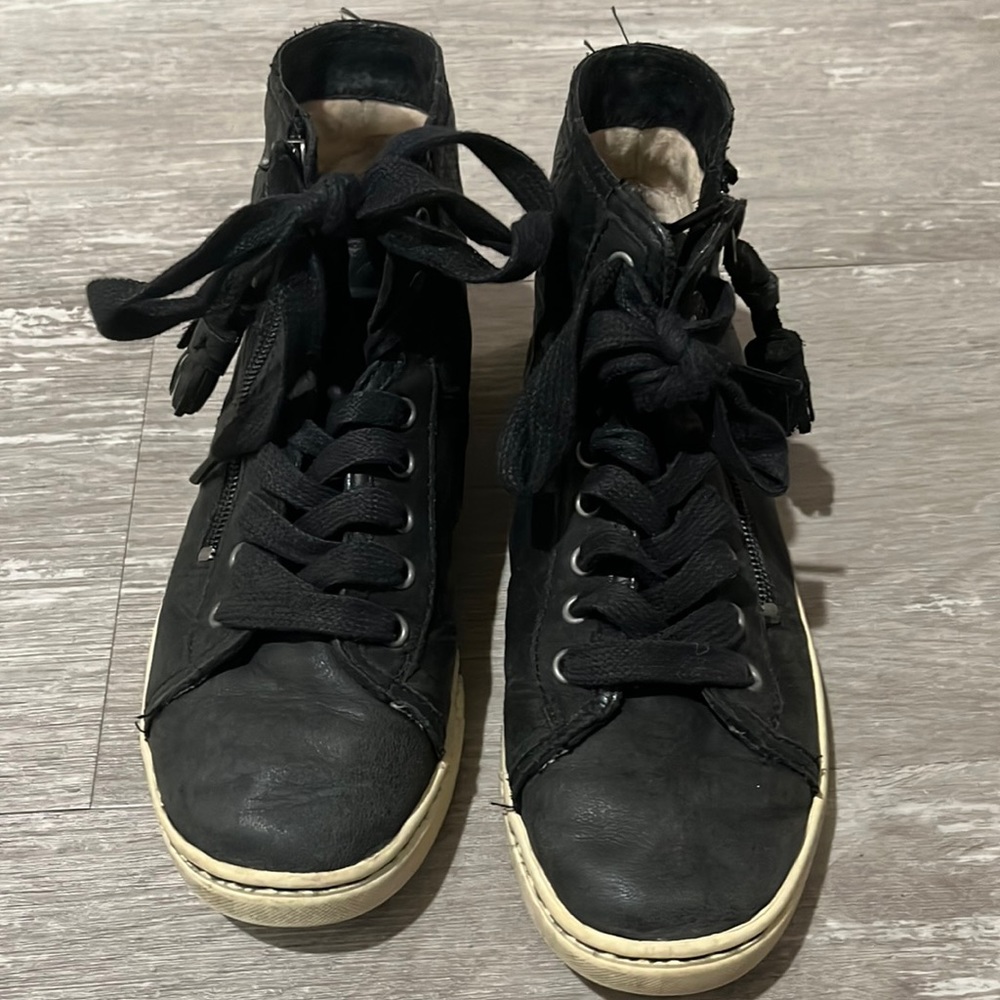 Ugg Gradie suede high top for girls.